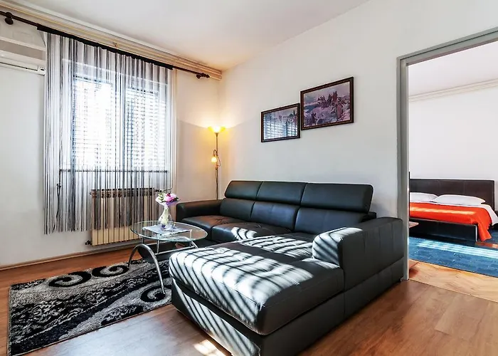 Apartment Zara شقة