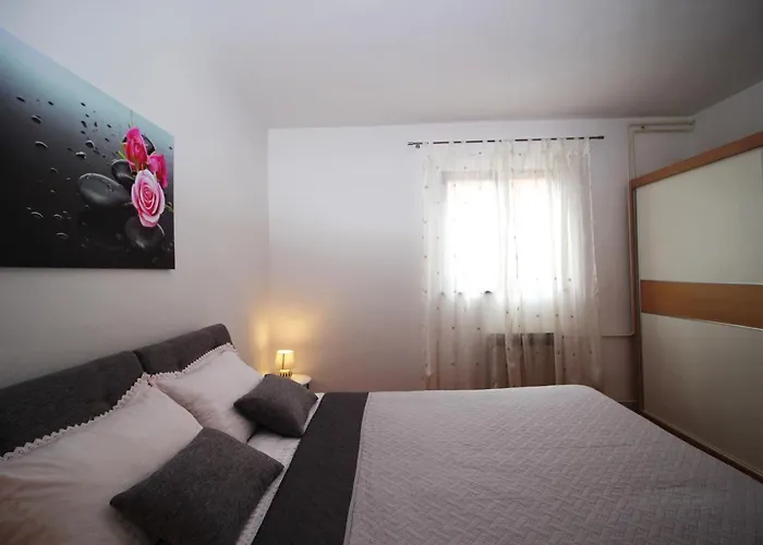 Apartment Zara شقة زادار