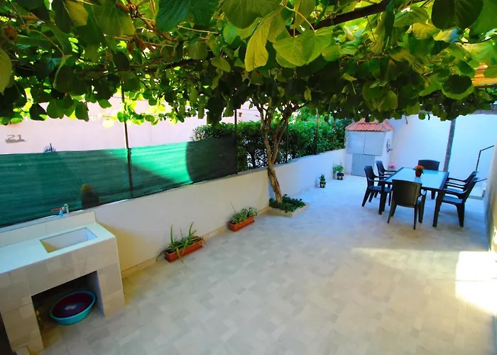 Apartment Zara شقة زادار